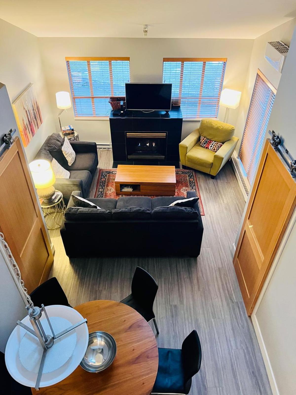 Tyndalstone Lodge 3 Bedroom In The Heart Of Village North Whistler Exterior foto