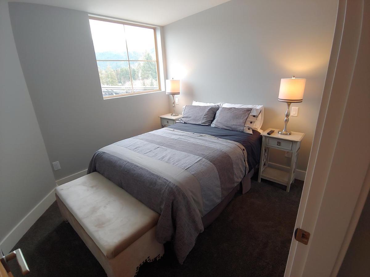 Tyndalstone Lodge 3 Bedroom In The Heart Of Village North Whistler Exterior foto